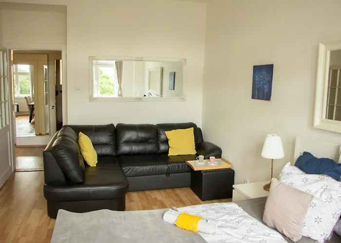 Double King Size Sunny Suite In Castle Area